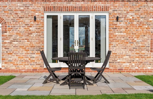 Frampton Casa | The Roost Barn Conversion in Rural Lincolnshire. Dog Friendly Accommodation!