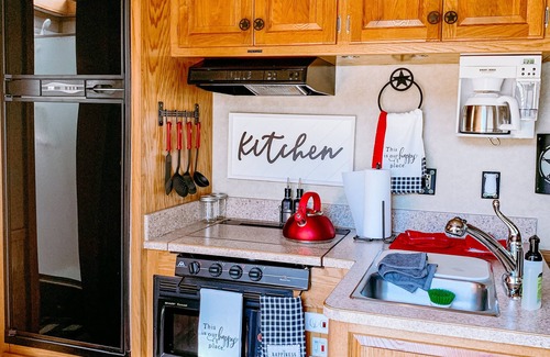 Lydia Casa | The Roost - LQ Horse Trailer - Farm Stay Petting Zoo Experience -5 mins off I-95