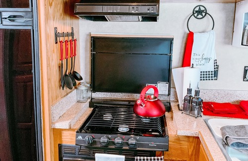 Lydia Casa | The Roost - LQ Horse Trailer - Farm Stay Petting Zoo Experience -5 mins off I-95