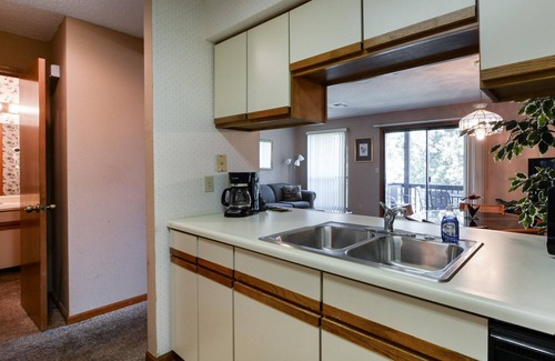 Table Rock Condominio | The Roost Royale