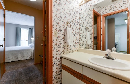 Table Rock Condominio | The Roost Royale