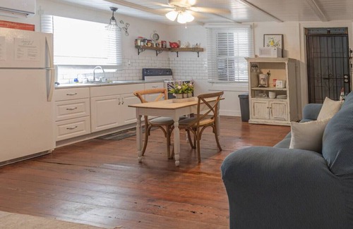 Estate East Street Apartamento | The Rooster’s Perch - A Quaint Island Homestead