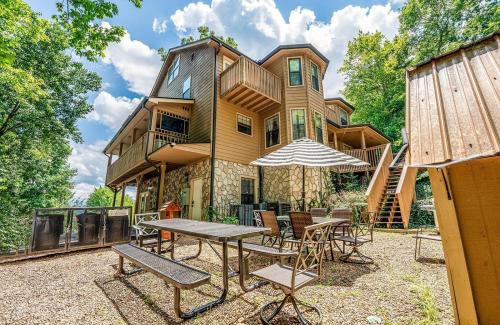 Gatlinburg Casa | The Rose cabin