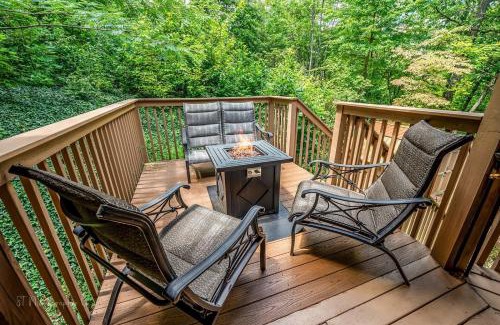 Gatlinburg Casa | The Rose cabin