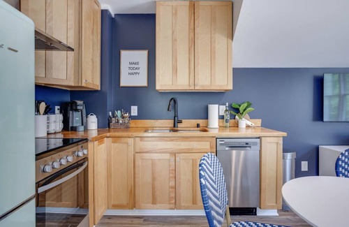 Southwest Raleigh Apartamento | The Rose Garden Retreat - NC State /Cameron Village/PNC Park
