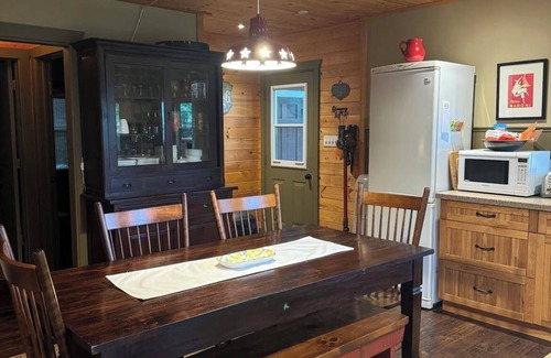 Utterson Cabaña | The Rosie - Muskoka Cottage on Semi Private Lake