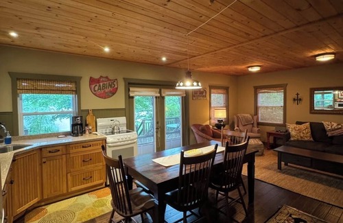 Utterson Cabaña | The Rosie - Muskoka Cottage on Semi Private Lake