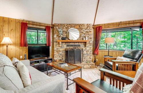Hendersonville Casa | The Round House - Treetop North Carolina Cabin!