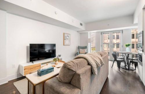 Bay Cloverhill Apartamento | The Royal Nest in Downtown Toronto!