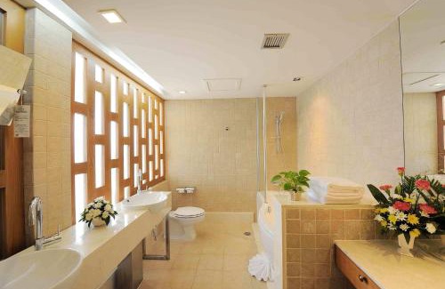 Patong Hotel | The Royal Paradise Hotel & Spa - SHA Extra Plus