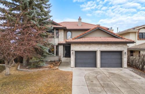 Southwest Calgary Casa | The Royal Ravine Luxury Retreat