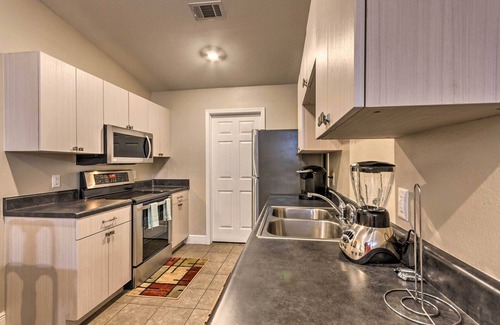 Pensacola Heights Casa | 'The Royal Retreat' ~ 10 Mi to Local Beaches!