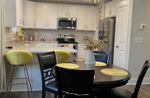 Ranlo Casa | The Royal Suites.Family Friendly-Close to CLT Airport. Beautiful and peaceful.