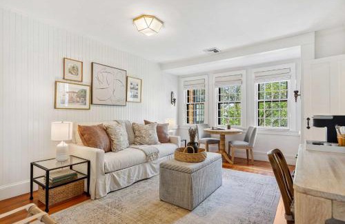 Newport Casa | The Royce on Spring - High-End Family Getaway in Newport