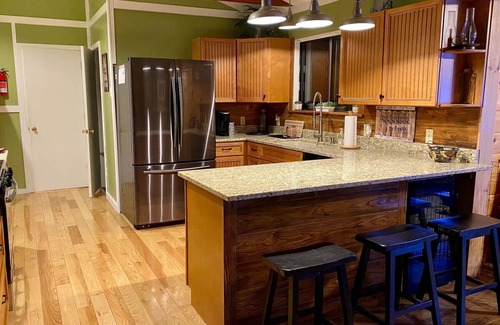Franklin Cabina | The Ruby River - Phenomenal Riverfront Cabin