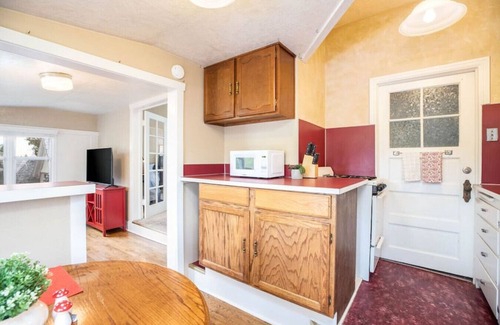 Lower Avenues Apartamento | The Ruby Suite - Charming Historic Avenues's Apt
