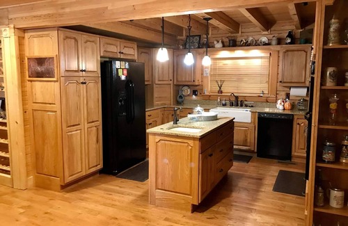 Spencer Cabina | The Rustic and Secluded Getaway: Enjoy star lit nights by the fire pit!