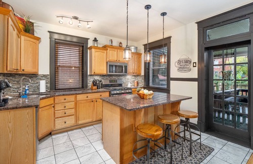 Shaw Casa | The RUSTIC CITY INN: Centrally located to everything, in beautiful Tower Grove
