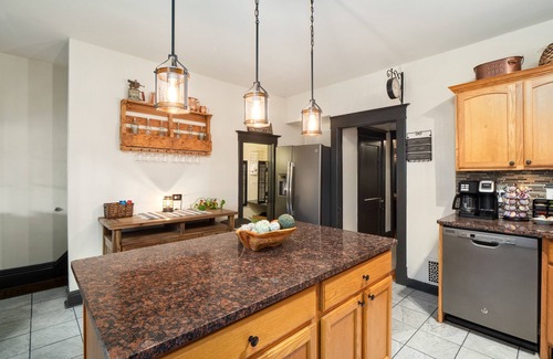 Shaw Casa | The RUSTIC CITY INN: Centrally located to everything, in beautiful Tower Grove