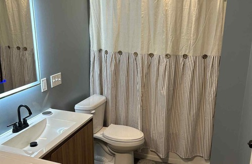 Renick Apartamento | The Rustic Railroad Studio 5 Min to HWY 63 Kitchen + Washer/Dryer