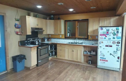 Central Kootenay Casa | The Rustic Retreat House on Kootenay Lake