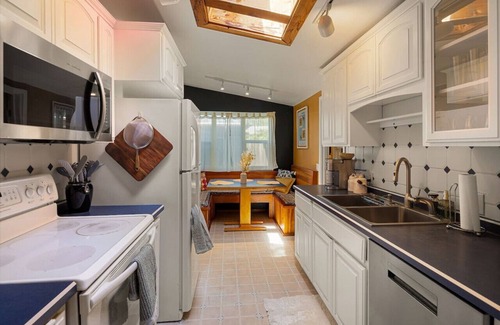 Friendly Casa | The Rustic Roost: 3 miles to U of O