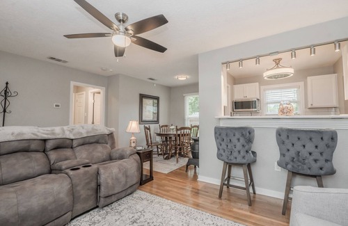 Wichita Falls Casa | The Rustic Star Cottage! Adorable1-bedroom house in Wichita Falls with AC, WiFi