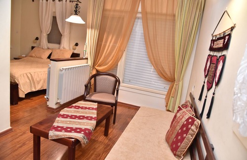 Safed Casa | The Safed Inn
