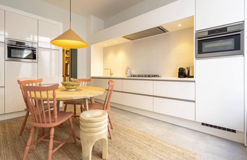 Antwerp Casa | The Saffron Dress in Antwerp