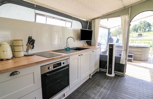 Llandrindod Wells Cabaña | The Salmon