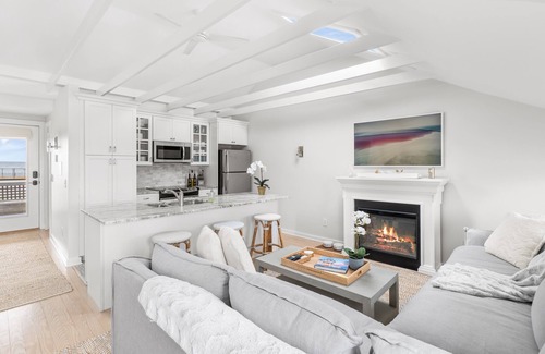 Watch Hill Historic District Condominio | The Saltbox - Watch Hill's Award-Winning Waterfront Retreat.