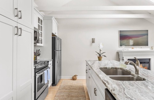 Watch Hill Historic District Condominio | The Saltbox - Watch Hill's Award-Winning Waterfront Retreat.