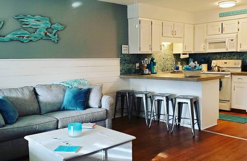 El Centro Beach Condominio | The Salty Mermaid-3 Minute walk to Beach/Pool