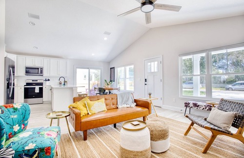 St. Augustine Cabaña | The Salty Pearl - Charming 3-bedroom cottage with AC and WiFi in St. Augustine