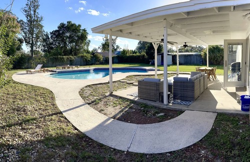 Northside Casa | The Sanctuary-8 minutes from Jax airport and 5 miles from the Jacksonville Zoo!