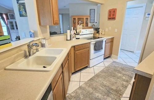 Port Malabar Casa | The Sanctuary Cove: Pool, Beach, Coastal, Tiki BAR vibes!