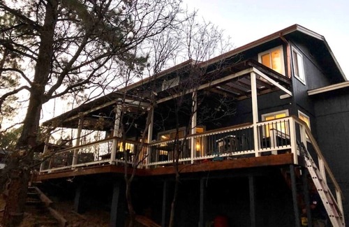 Shadow Mountain Casa | The Sanctuary @ Mt. Elden: Hot Tub, Hiking & FUN!