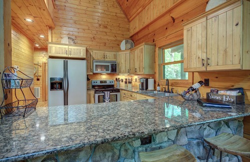 Boone Cabina | The Sanctuary - *Prime Location *Secluded *Serene *Spacious