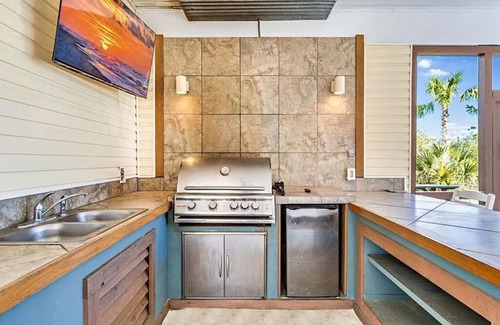 Treasure Beach Village Casa | The Sand Bar 🐶Friendly, Beach Views, Private Pool & HotTub, SGI Gated Community