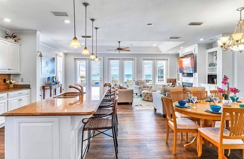 Treasure Beach Village Casa | The Sand Bar 🐶Friendly, Beach Views, Private Pool & HotTub, SGI Gated Community