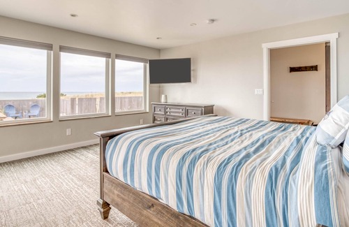 Rockaway Beach Casa | The Sand Castle