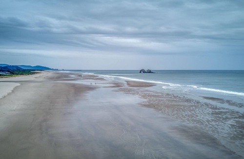 Rockaway Beach Casa | The Sand Castle