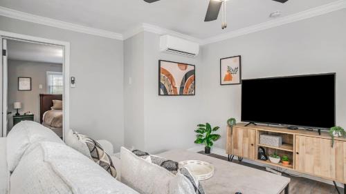 Willoughby Spit Apartamento | The Sand Dune Two Washer Dryer 1 Block from Beach