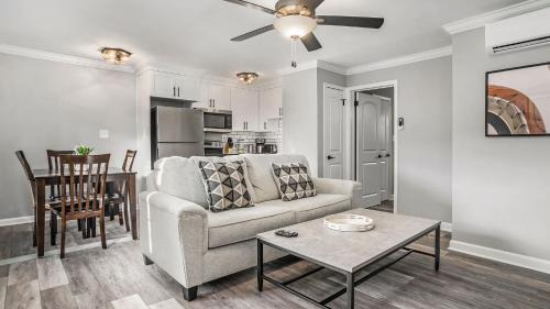 Willoughby Spit Apartamento | The Sand Dune Two Washer Dryer 1 Block from Beach
