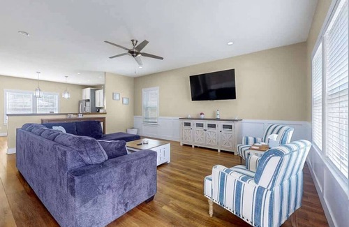 South Haven Casa | Spacious Dog-Friendly Getaway with Year-Round Pool & Hot Tub