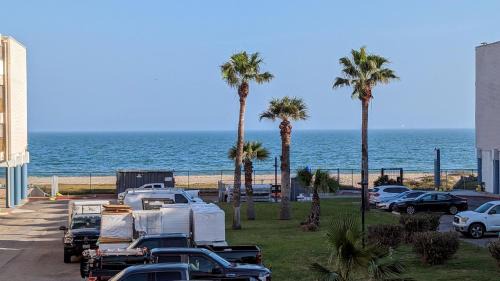 North Beach Apartamento | The Sandbar Stay - North Beach Waterfront Condo