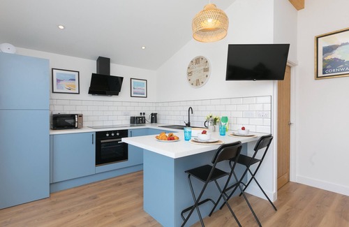 Hayle Cabaña | THE SANDBOX, romantic, country holiday cottage in Hayle