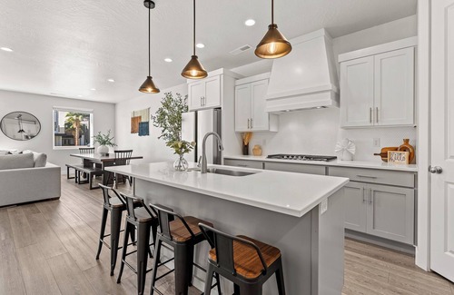 St. George Casa | The Sandcastle -Private Hot Tub, Desert Color Lagoon, Beaches!