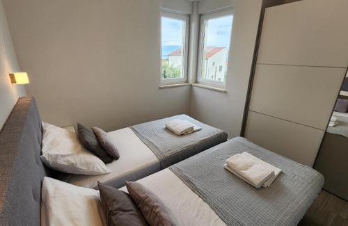 Brinje Apartamento | The Sands LUXE Pool Aparthotel 4
