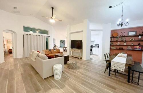 Sanford Casa | The Sanford Ave House with fully fenced yard